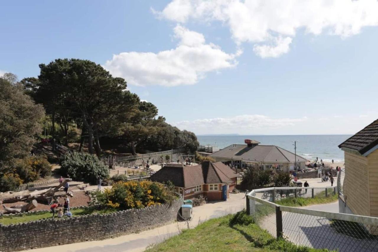Flat-C, 4 Adults, 20 Mins To Beach, Netflix, Wifi, Sleeps 4 Adults ボーンマス エクステリア 写真