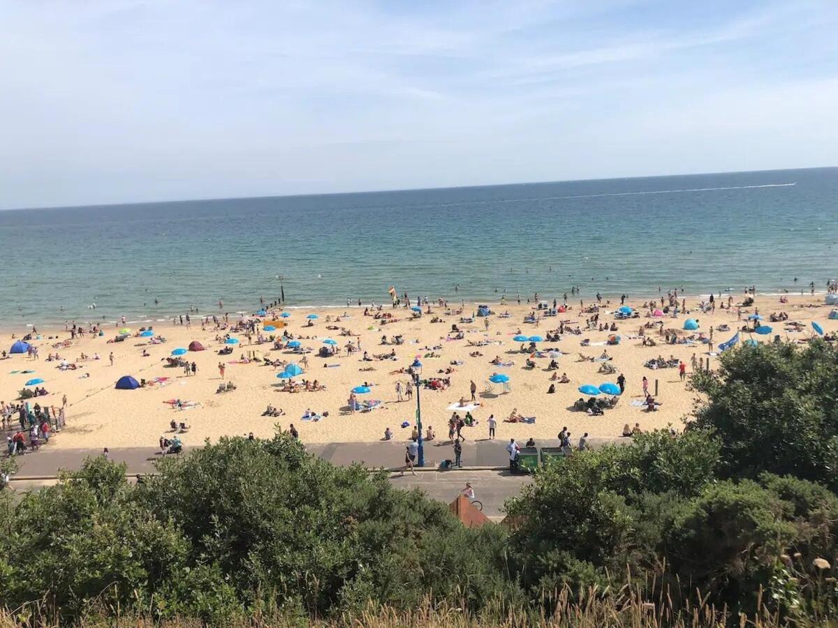 Flat-C, 4 Adults, 20 Mins To Beach, Netflix, Wifi, Sleeps 4 Adults ボーンマス エクステリア 写真