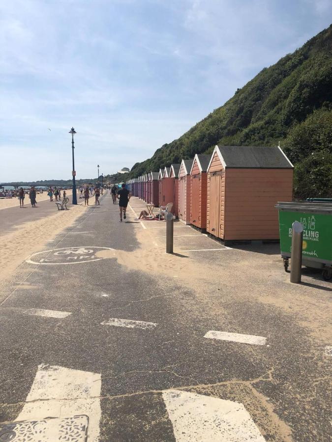 Flat-C, 4 Adults, 20 Mins To Beach, Netflix, Wifi, Sleeps 4 Adults ボーンマス エクステリア 写真
