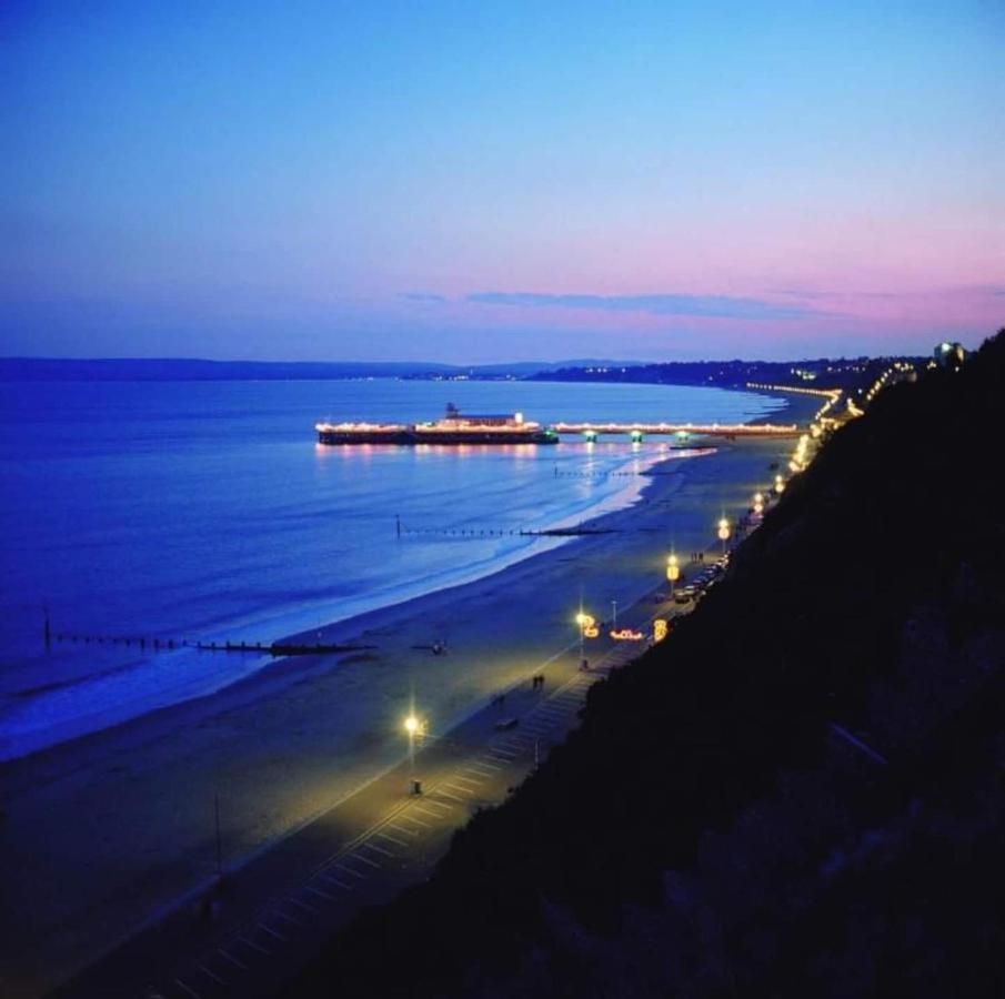 Flat-C, 4 Adults, 20 Mins To Beach, Netflix, Wifi, Sleeps 4 Adults ボーンマス エクステリア 写真